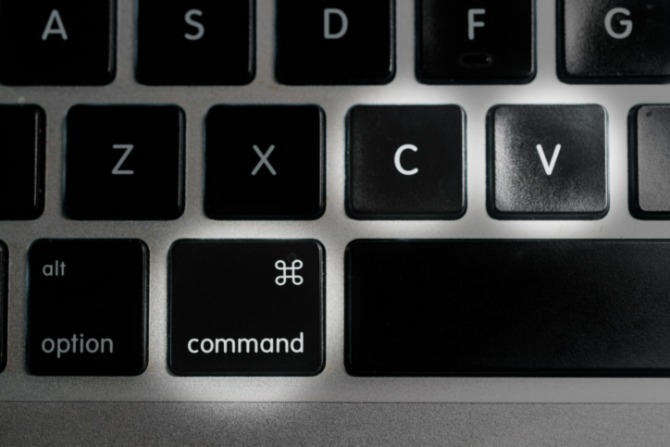 MacBook klavyesinin yakından görünümü
